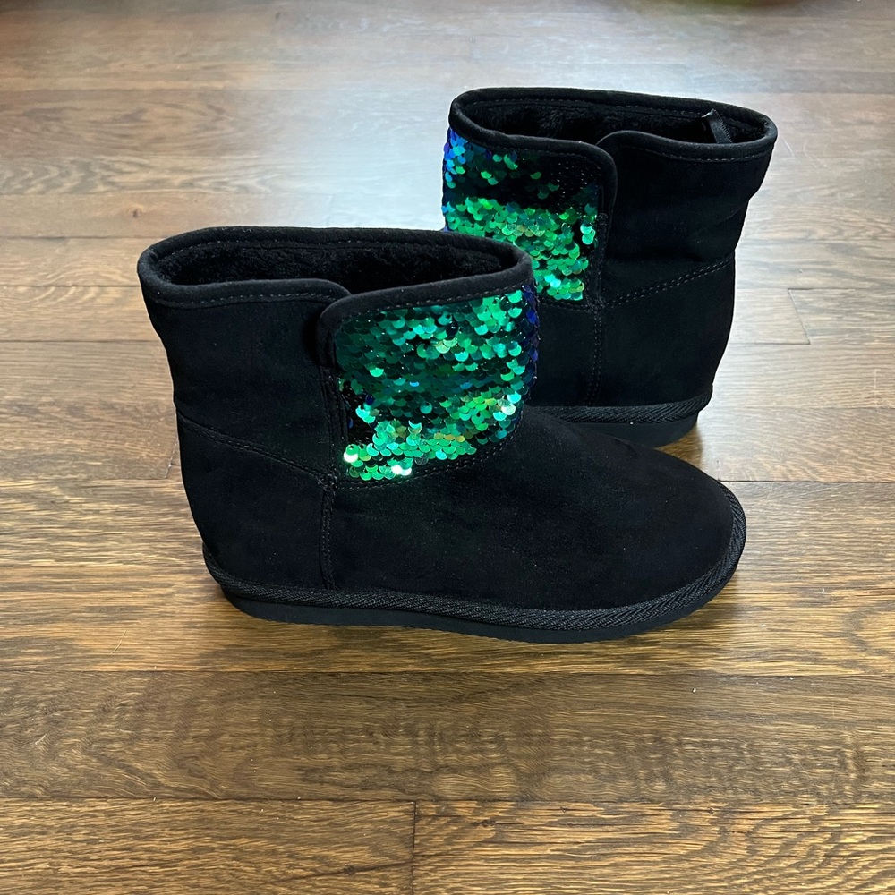 Sequin Boots
Girls / junior size 3
Excellent condition
